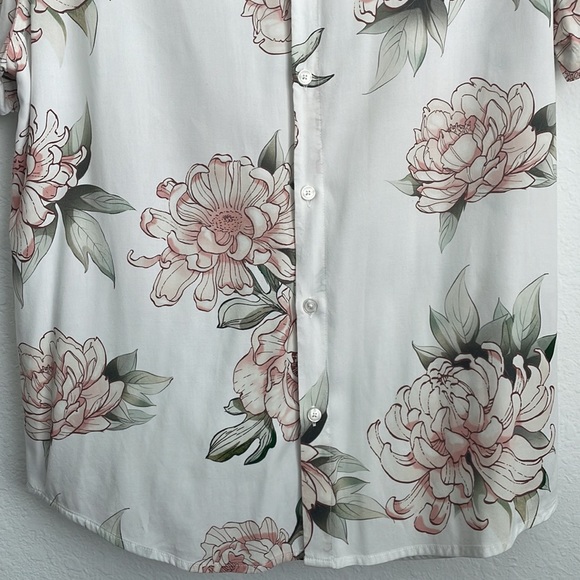 ❌SOLD❌ Guess Shirt - Picture 3 of 8